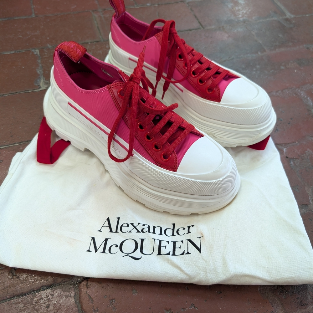 Alexander McQueen Tread Slick Lace Up S1-012